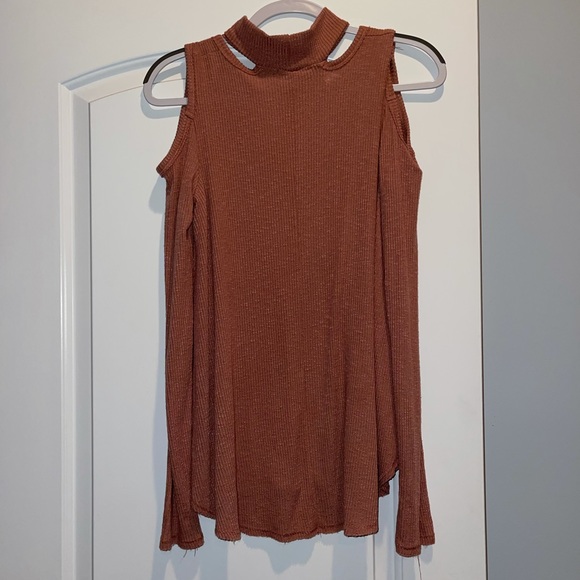 Cold shoulder long sleeve top - Picture 3 of 4
